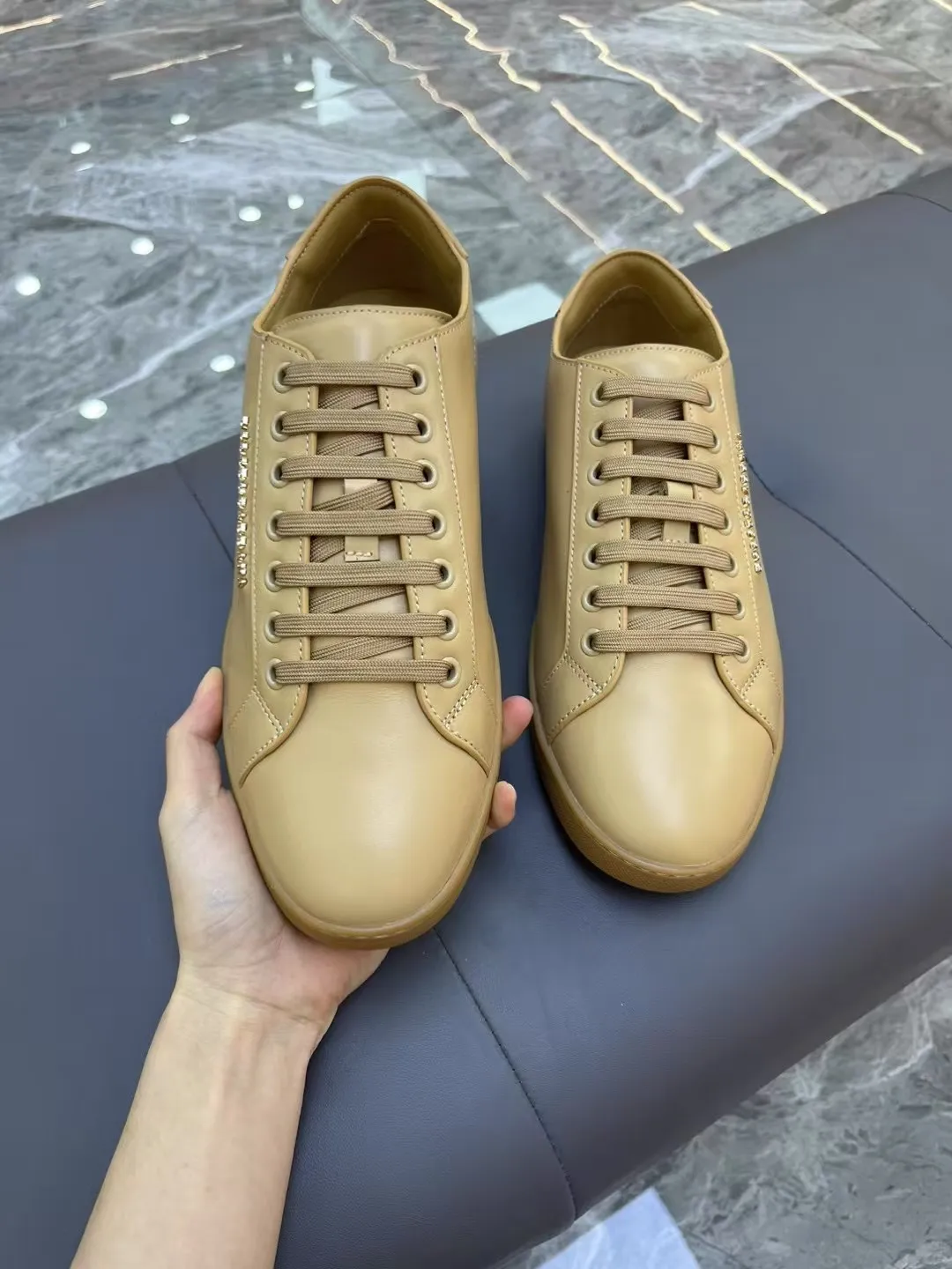 Men's Men's Shoes 💰400 [New Style] 🐝🐝DG men's calfskin sneakers Portofino Yacht shoes, simple and versatile design, unique saddle leather soles. The Dolce &G logo rear wing is the icing on the cake. Imported cowhide + rubber outsole Size: 39-44 (customized at 38.45)